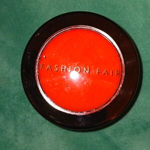FASHION Fair blush in Tangelo New